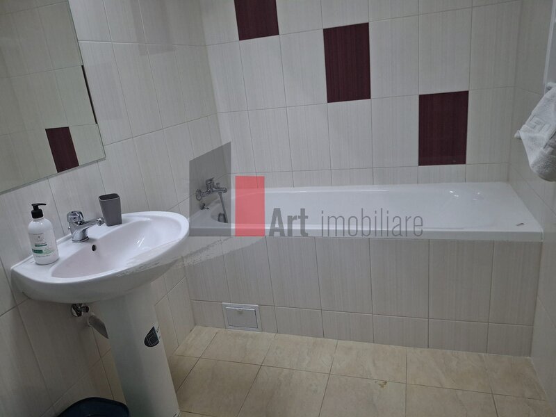 1 Decembrie, Nicolae Teclu, apartament cu doua camere cu centrala+loc de parcare.